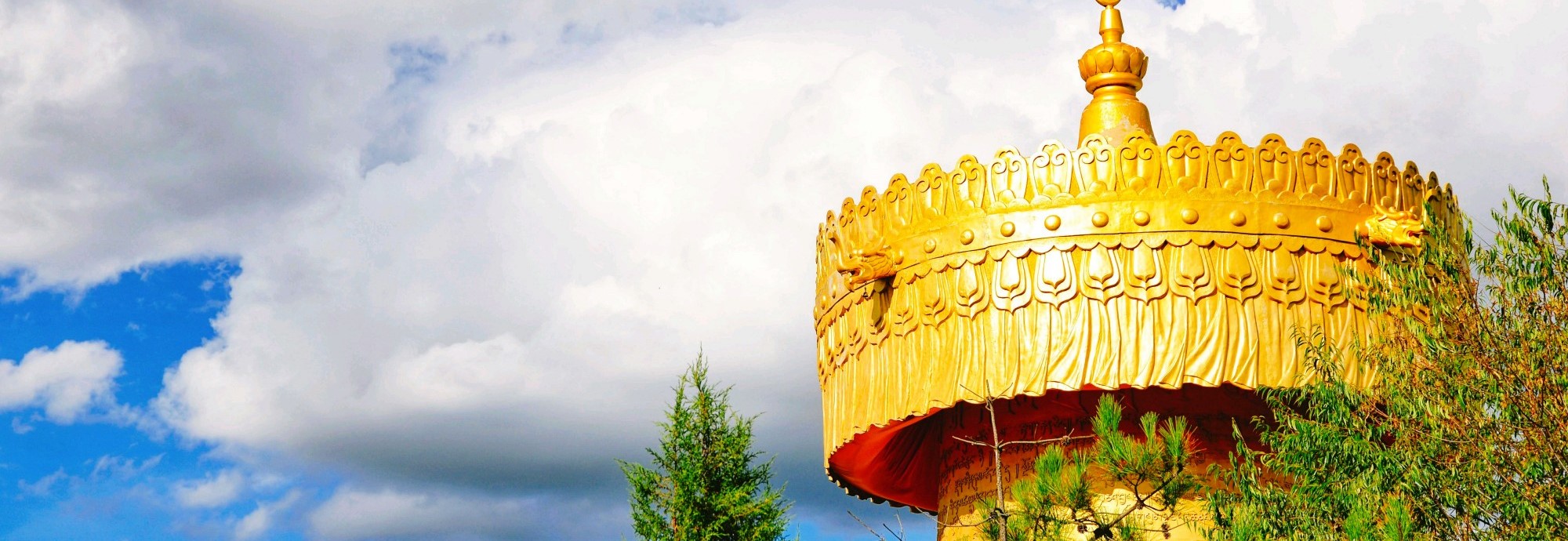 Giant Prayer Wheel in Shangri La, Diqing.jpg